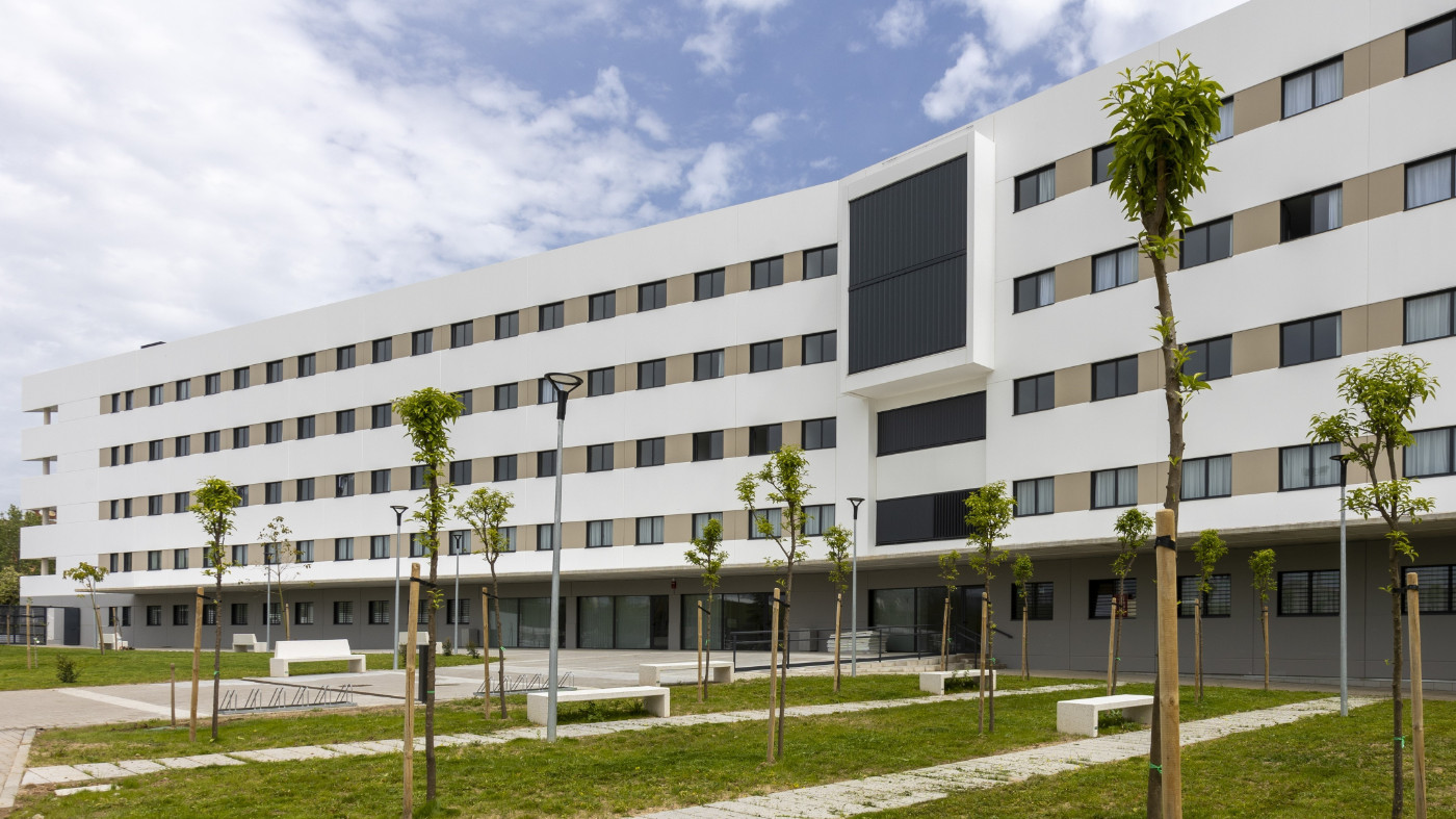 Edificio de alojamientos para mayores en Sama Naharro