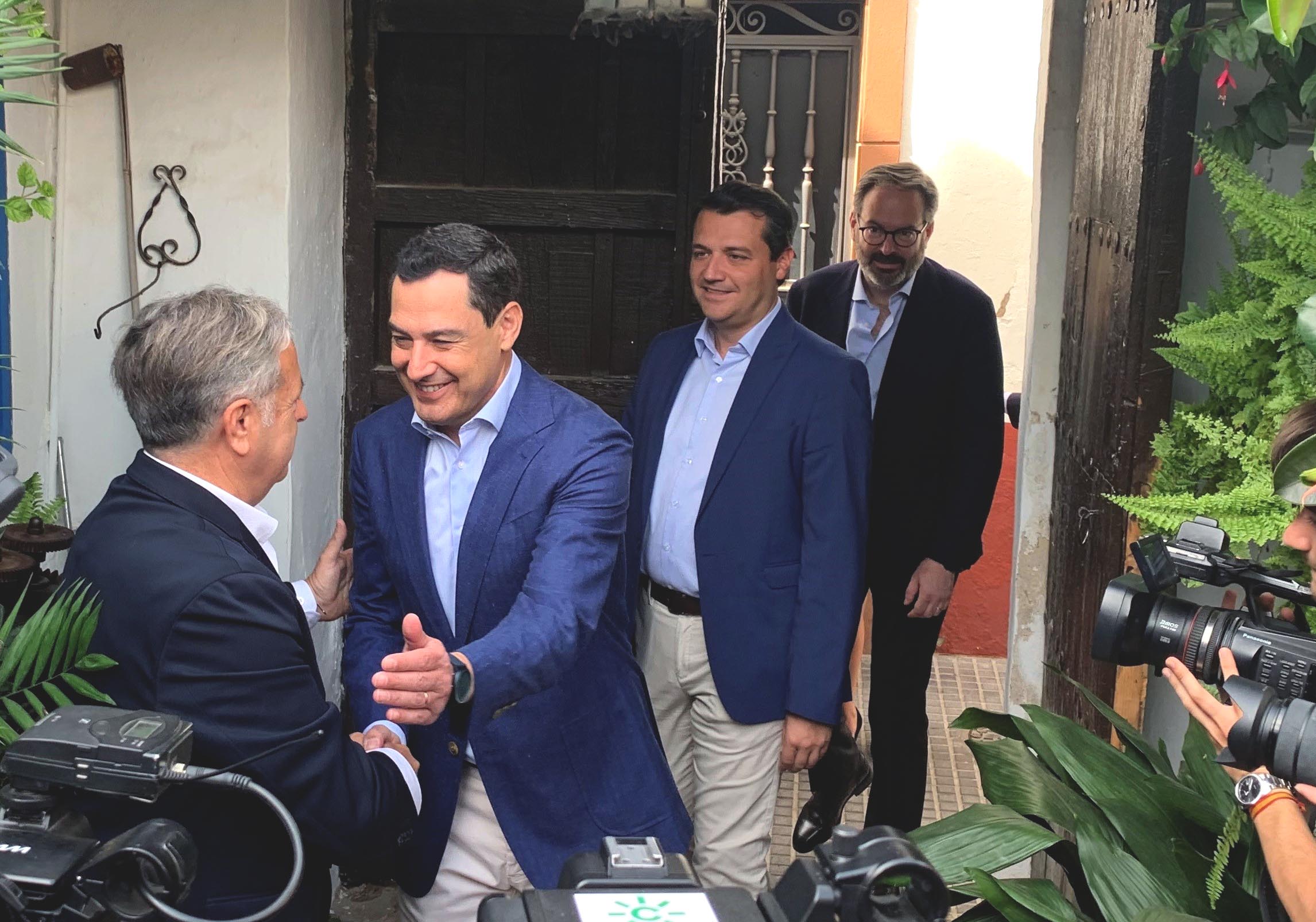 El presidente de la Junta de Andalucía visita el patio de Trueque, 4